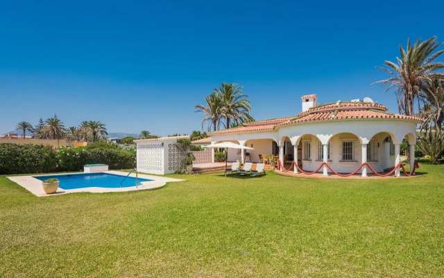 1100 Marbella Beachfront first line