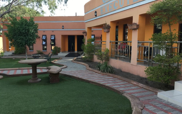 Gumare Executive Lodge