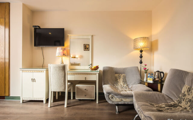 Kin Hotel Ly Tu Trong