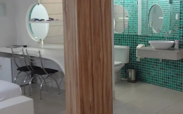 Motel Alibi (Adult Only)