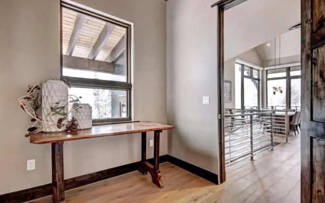 Spruce Ledge 4 Bedrooms 4.5 Bathrooms Townhouse