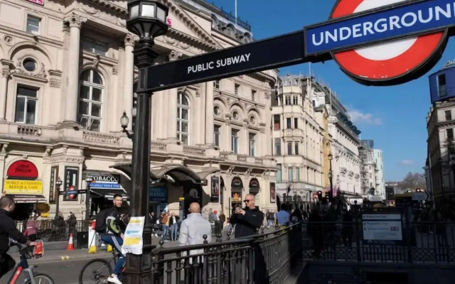 Zedwell Capsule Hotel, Piccadilly Circus
