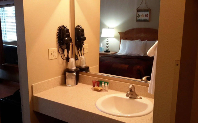Lakeshore Inn & Suites