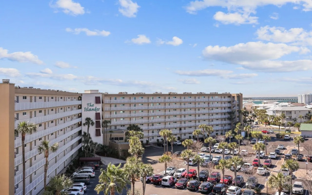 Inlet Reef 617 2 Bedroom Condo by RedAwning