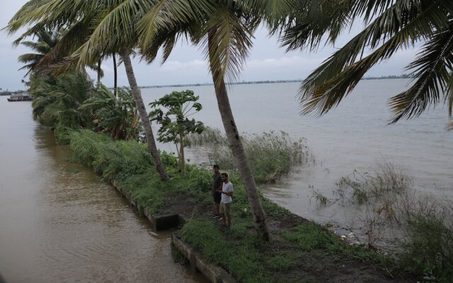 Sreekrishna Houseboat