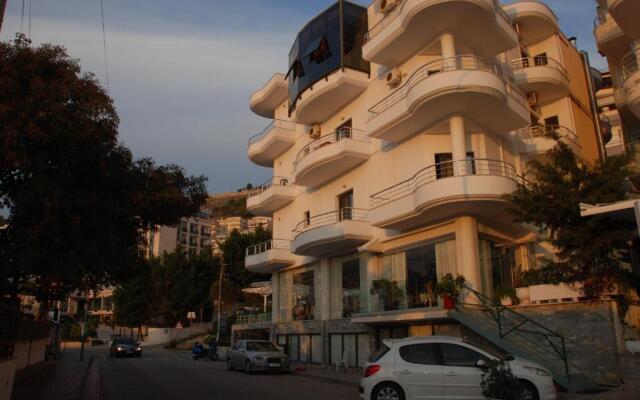 Hotel Strora