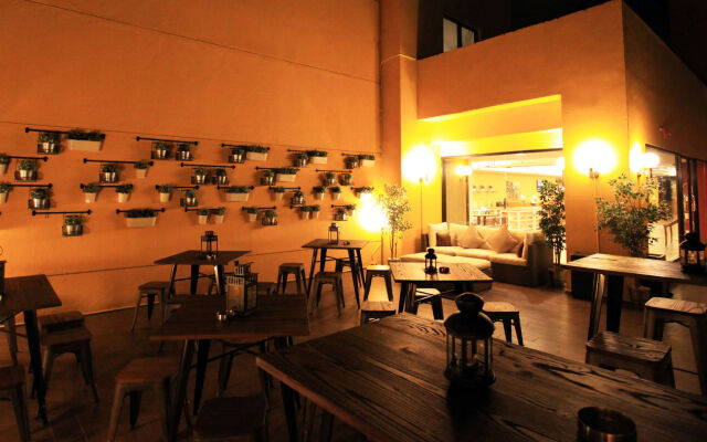Yellow Bee Tangerang