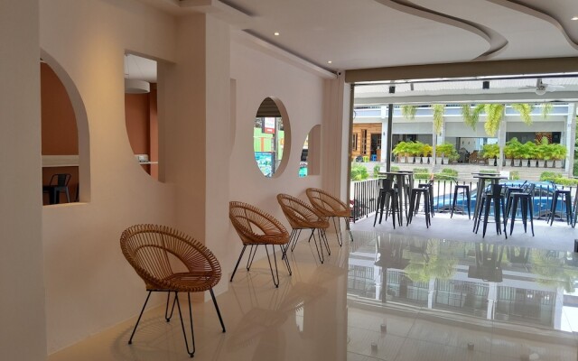 Moon Budget Hotel