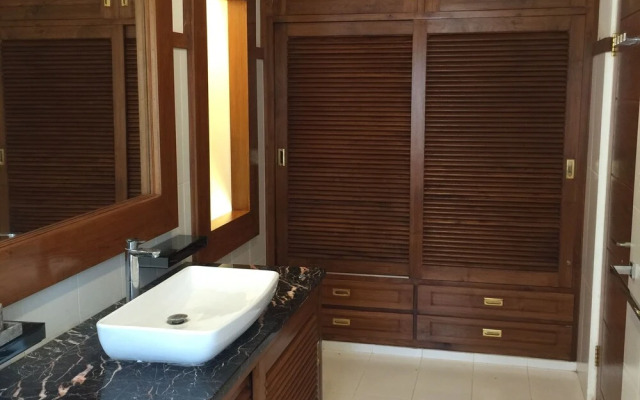 Yogyakarta Tropicana Villa