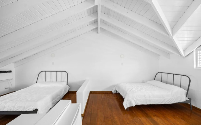 Golf Course Access Balcony Infinity Pool