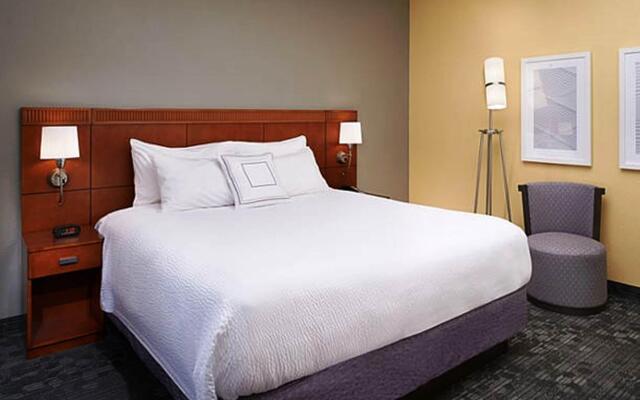 Courtyard St. Louis Westport Plaza