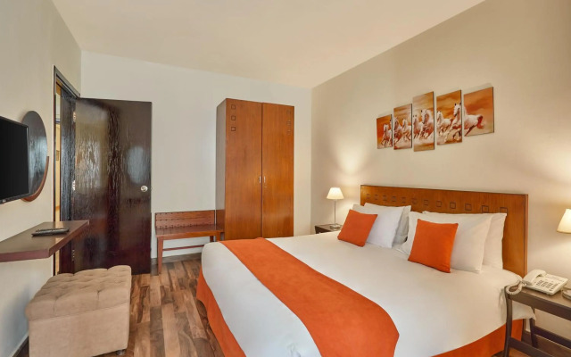 Golden Carven Hotel