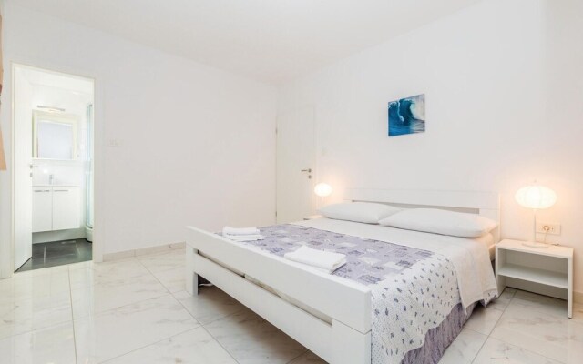 Amazing Home in Linardici With Wifi and 4 Bedrooms