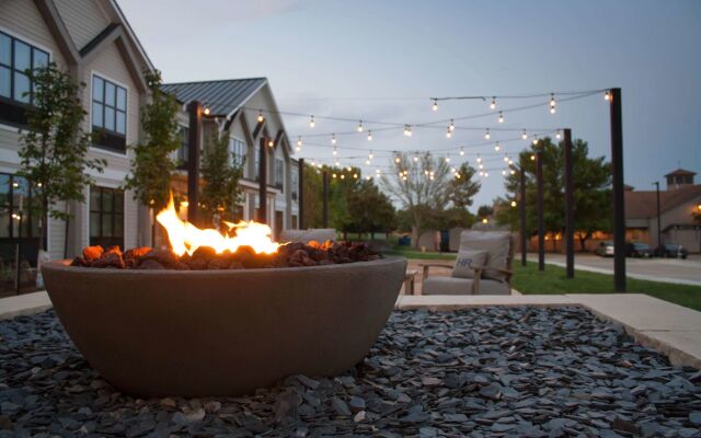 Hotel Renovo Des Moines Urbandale,Tapestry Collection Hilton