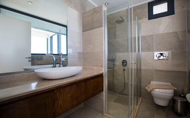 Villa Swan by Akdenizvillam