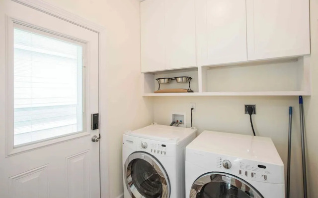 Chic Thomasville Home: Walk to Downtown!