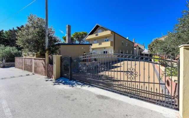 Holiday Apartments Yes Peace