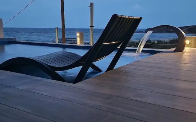 The Diamond of Kriaritsi private pools
