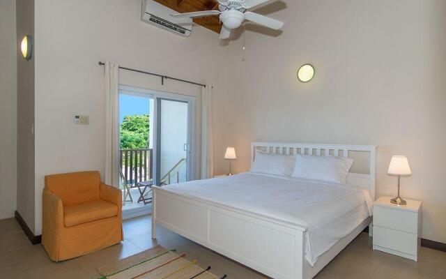 Nianna Coral Bay Deluxe Townhouse 1