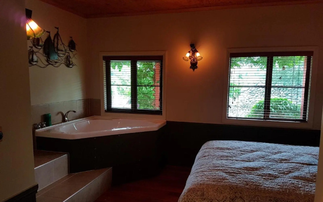 River Rock Estate – Guest Rooms – Cromwell