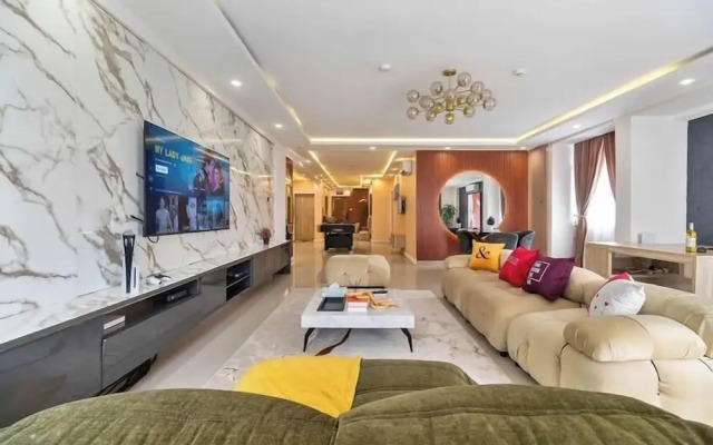 Shortlets Apartment by Tomi