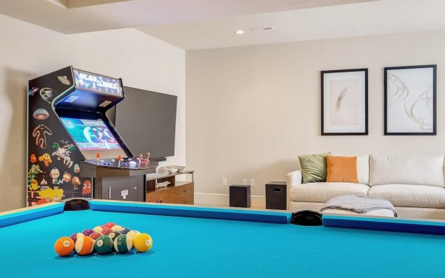 Luxe Family Getaway - Pool Table