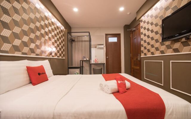 RedDoorz Plus near Saigon Centre