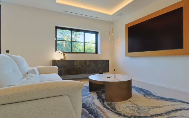 Villa Deva - 5 Bedrooms - Heated Pool