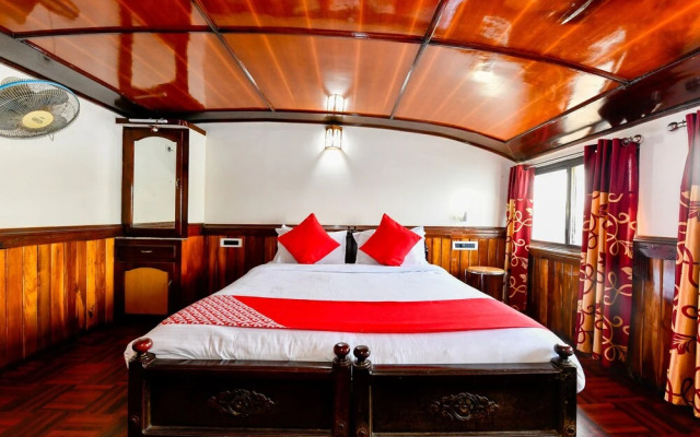 OYO 24146 Houseboat Anugraha 6bhk