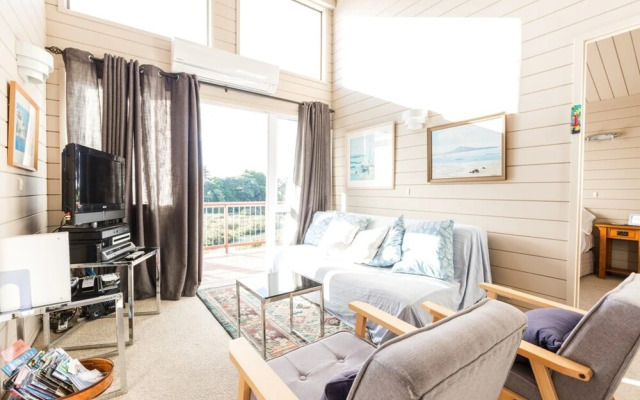 3 Bedroom Home with Harbour Views