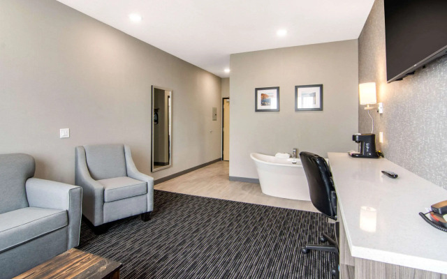 Comfort Inn & Suites