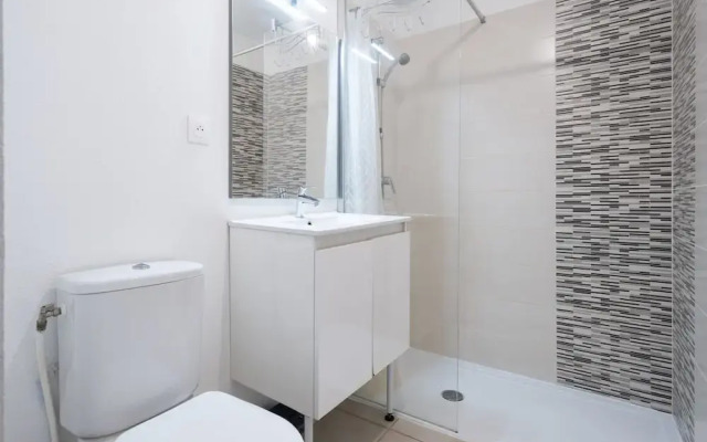 Bright Villa Steps From the Sea