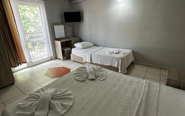 Carmina Hotel