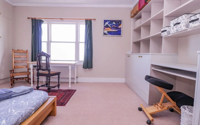 6 Gloster Terrace