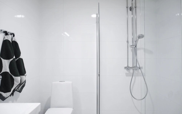 2ndhomes Central Tower Apt near Train St