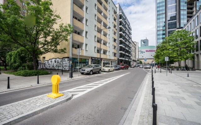 oompH Warsaw Central Deluxe Apartment