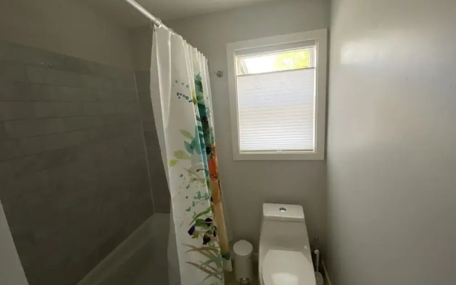 Newly Remodeled 4th Street Work-Friendly Home by RedAwning