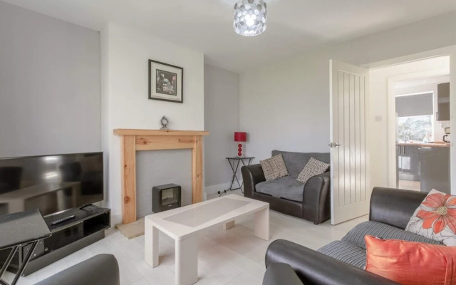 Modern 2 Bedroom Apartment in Morden