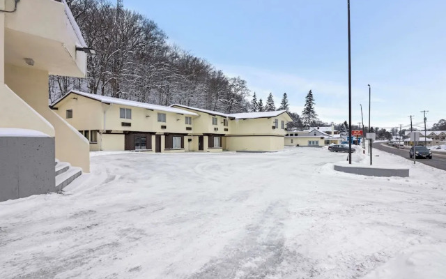 Econo Lodge Manistee