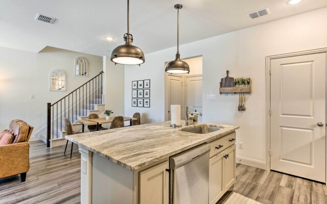 7 Mi to Lewisville Lake: Family Townhome in Frisco