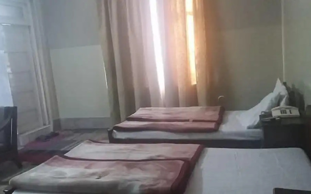 Shees Hotel