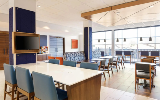 Holiday Inn Express and Suites Phoenix Midtown