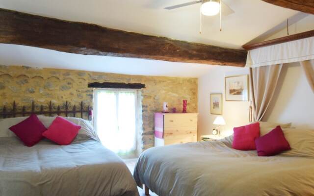 Characteristic Appartement With Swimming Pool, Completely Renovated