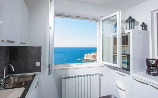 73 Stairs Apartment