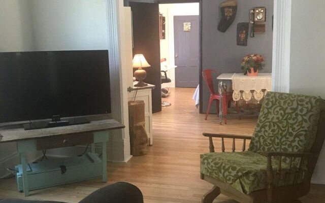Charming Apartment in the Heart of Oshkosh