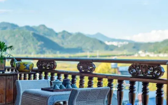 Tengchong Yinghe sightseeing Inn