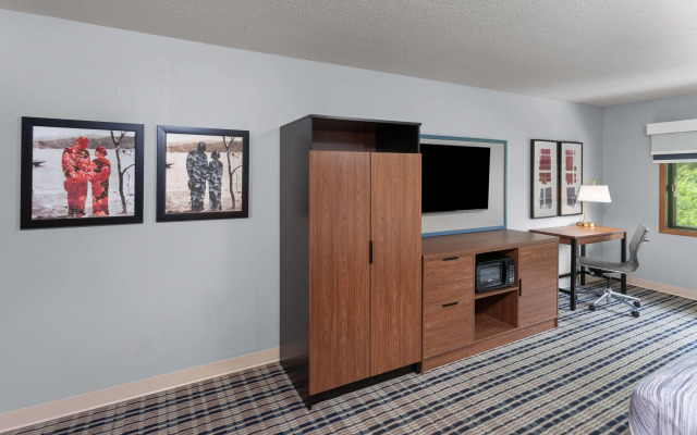AmericInn by Wyndham West Salem