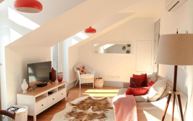 Sao bento stylish cozy apt with ac balcony