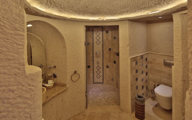 Romance Cave Suites