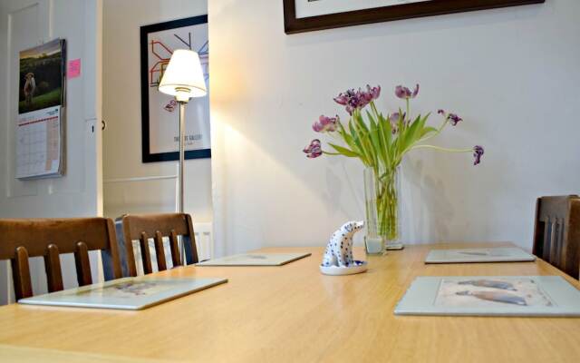 3 Bedroom Clapham Home With Patio